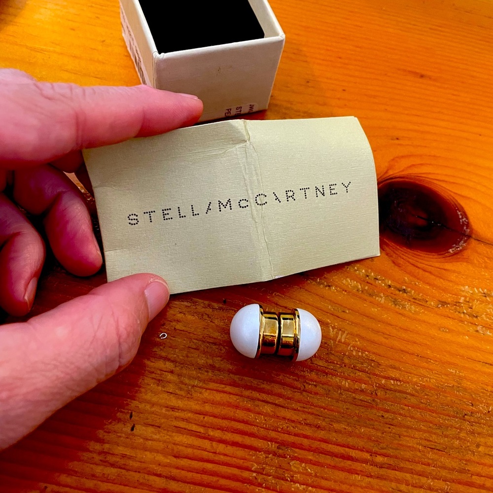 Stella McCartney pearl ear magnet